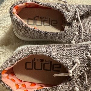 Hey Dudes Youth Wendy Stretch Peach Bud. Size youth 2